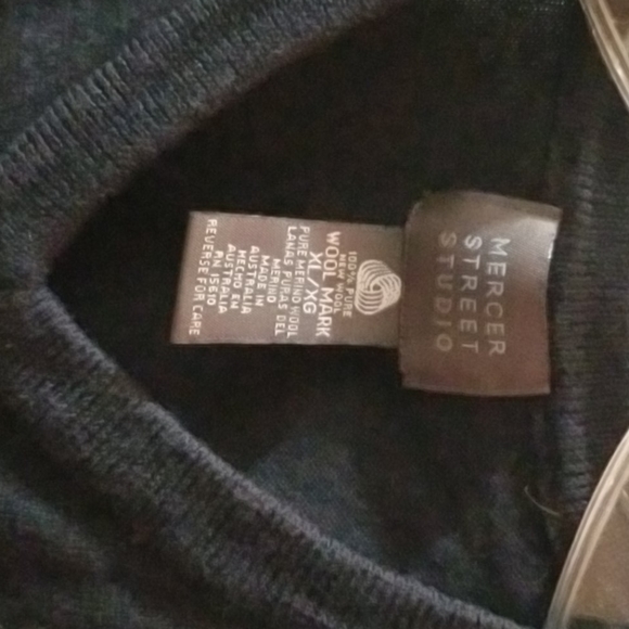 Men's Sweater Vest - Picture 3 of 3